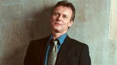 Sức Khỏe Tuổi Già: Bài Học Từ Di Sản Anthony Head và Lối Sống Năng Động